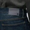 Los jeans azules: denim clásico en múltiples lavados Los jeans azules: denim clásico en múltiples lavados