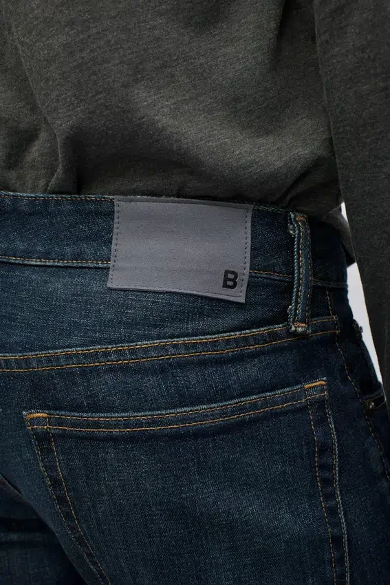 Los jeans azules: denim clásico en múltiples lavados Los jeans azules: denim clásico en múltiples lavados