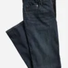 Los jeans azules: denim clásico en múltiples lavados Los jeans azules: denim clásico en múltiples lavados