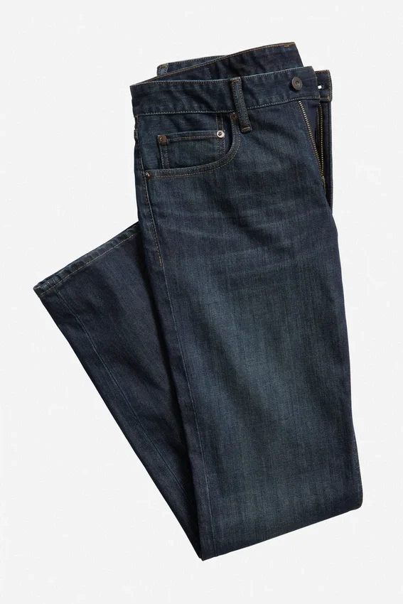 Los jeans azules: denim clásico en múltiples lavados Los jeans azules: denim clásico en múltiples lavados