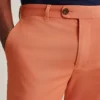 Pantalón chino elástico refinado