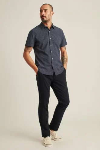 Pantalón chino ligero elástico teñido en prenda