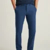 Pantalones chinos con tecnología de teñido de hilo