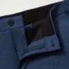 Pantalones chinos con tecnología de teñido de hilo