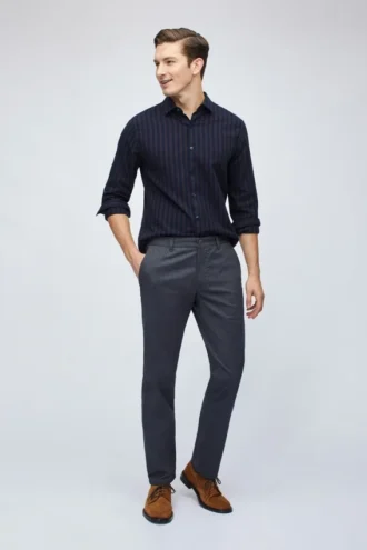 Pantalones chinos elásticos teñidos en hilo