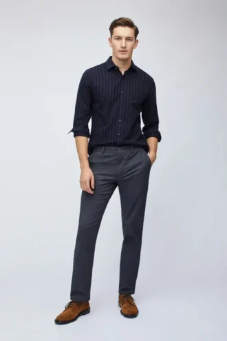 Pantalones chinos elásticos teñidos en hilo