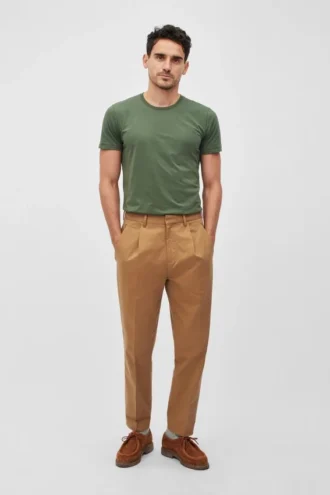 Pantalones cortos chinos elásticos con pliegues