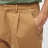 Pantalones cortos chinos elásticos con pliegues