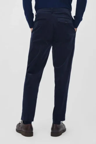 Pantalones de pana elástica con pliegues