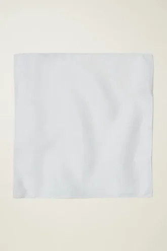 Realza tu look con el pañuelo de bolsillo de seda premium de Bonobos