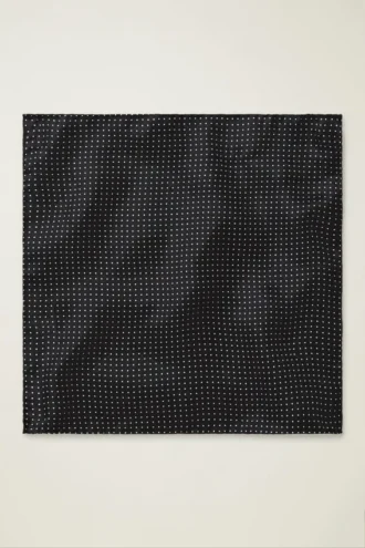 Realza tu look con el pañuelo de bolsillo de seda premium de Bonobos