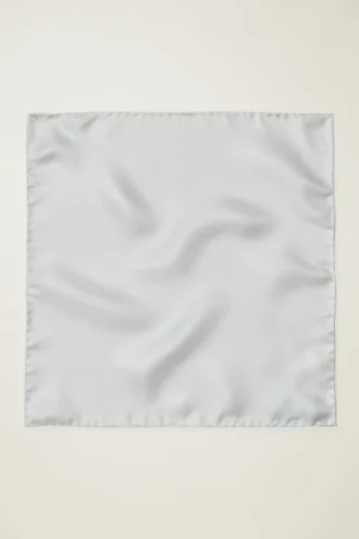 Realza tu look con el pañuelo de bolsillo de seda premium de Bonobos