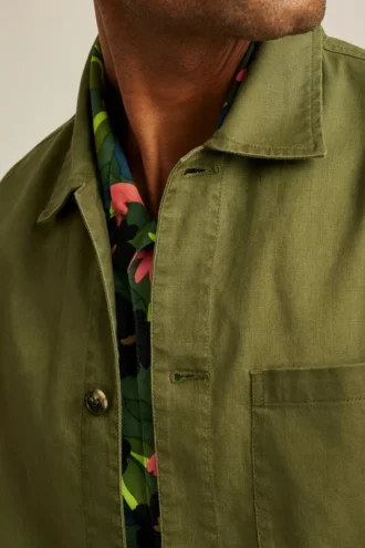 Sobrecamiseta elástica desgastada