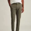 Stretch Washed Chino Pants: Pantalones chino entallados y Slim Fit