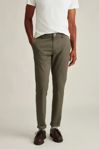 Stretch Washed Chino Pants: Pantalones chino entallados y Slim Fit