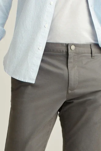 Stretch Washed Chino Pants: Pantalones chino entallados y Slim Fit