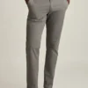 Stretch Washed Chino Pants: Pantalones chino entallados y Slim Fit