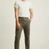 Stretch Washed Chino Pants: Pantalones chino entallados y Slim Fit