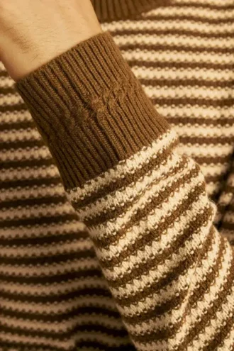 Suéter de cuello redondo de peso medio con rayas