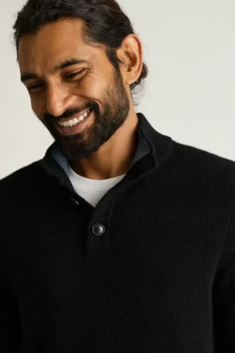 Suéter italiano de cachemira con cuello alto