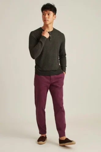 Suéter ligero tipo Henley